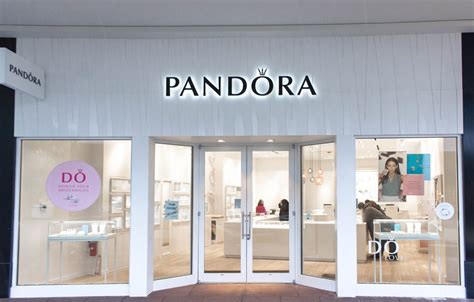 pandora in oak brook mall.